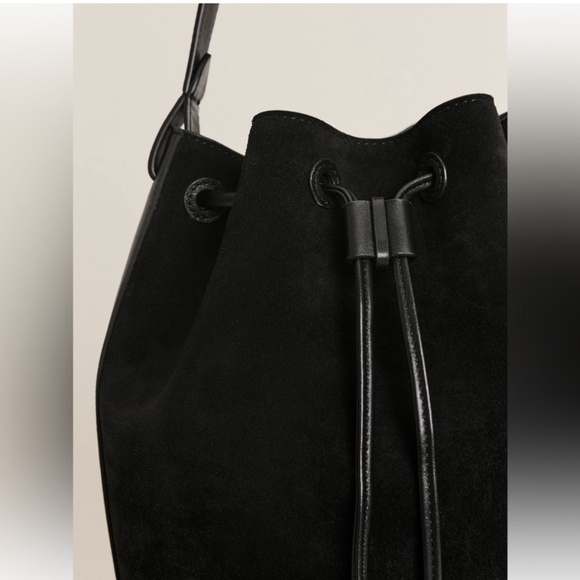 Reformation Medium Ornellia Bucket Bag Black - Picture 3 of 9